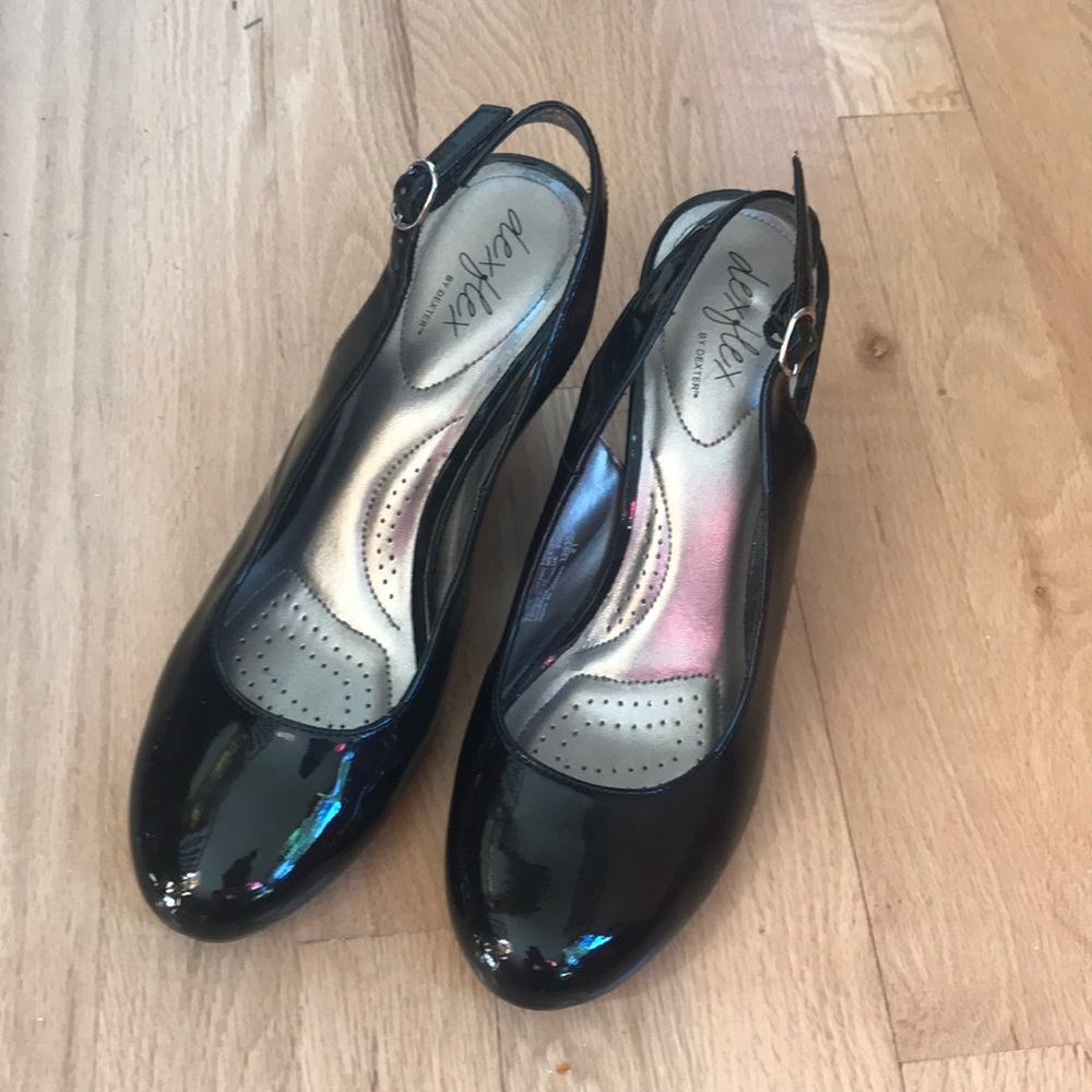 Black patent leather dress shoes in EUC!